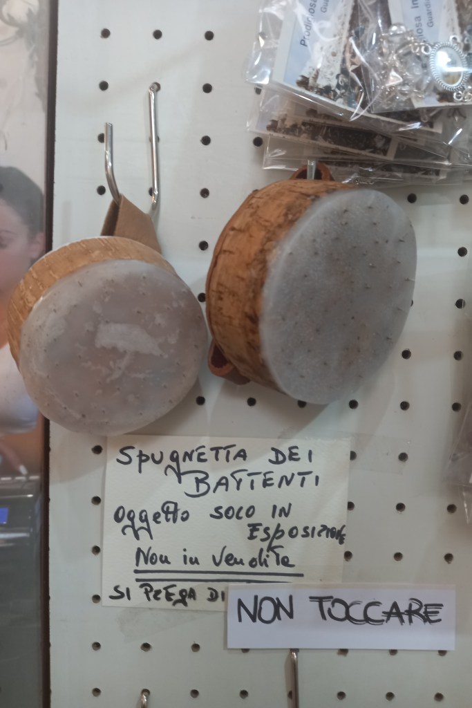 Spugne / spugnetta of the battenti during Riti Settennali in Guardia Sanframondi