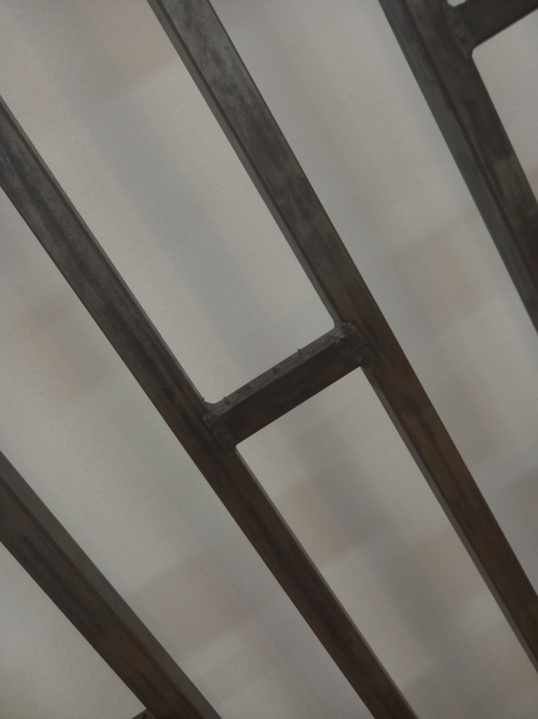 Action Escalade non-anesthésiée, Gina Pane, shards, ridges