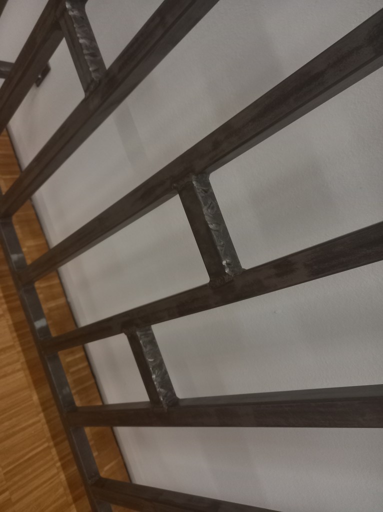 Action Escalade non-anesthésiée, Gina Pane, shards, ridges