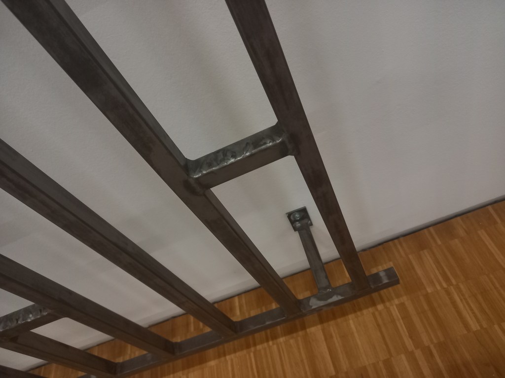 Action Escalade non-anesthésiée, Gina Pane, shards, ridges